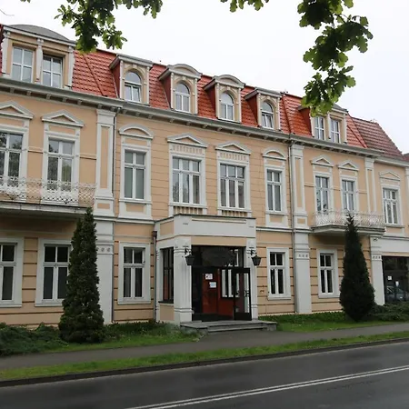 Polonia Hotel *