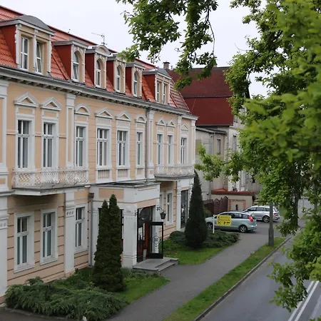Polonia Hotel *