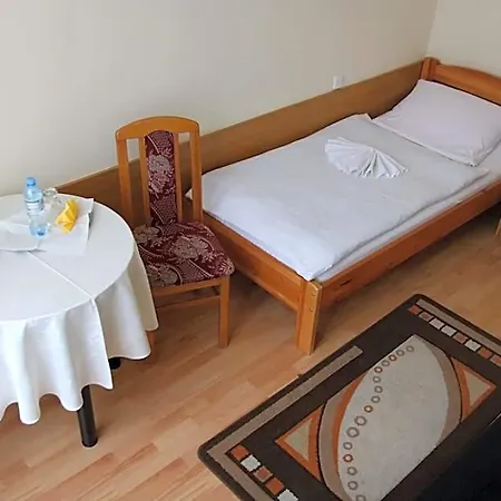 Polonia Hotel *