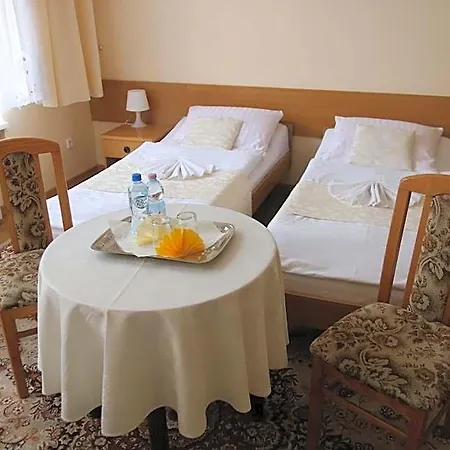 Polonia Hotel *