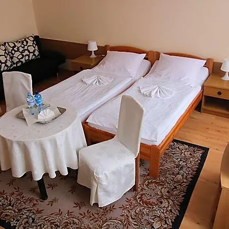 Polonia Hotel *