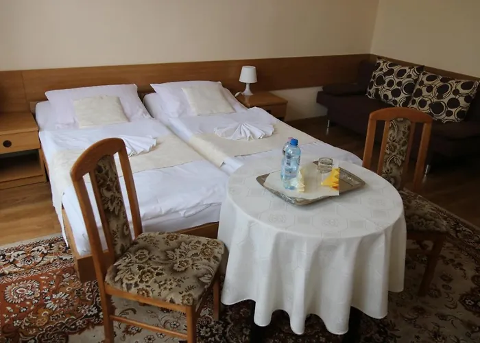 Polonia * خوينيتسا